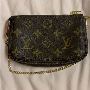 ✨RARE ✨LOUIS VUITTON MINI POCHETTE